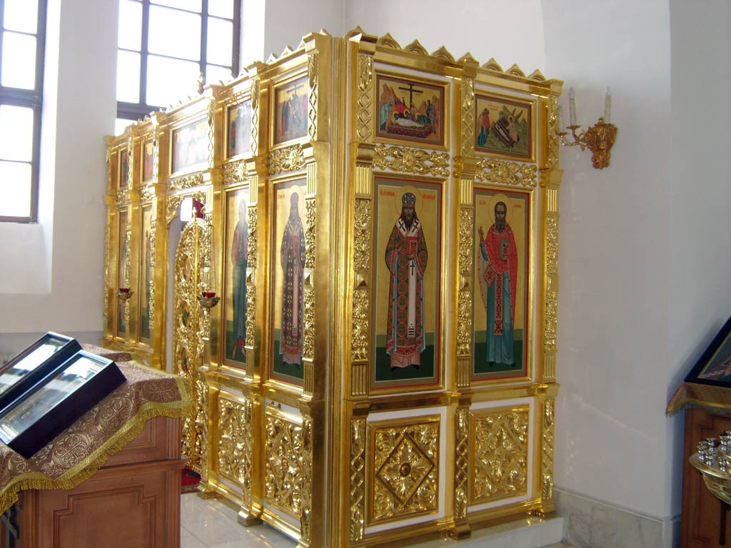 Левый придел в честь святителя Иннокентия, митрополита Московского